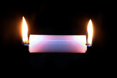 Burning Candle, Kerze brennt an zwei Dochten, Double Burning Candle